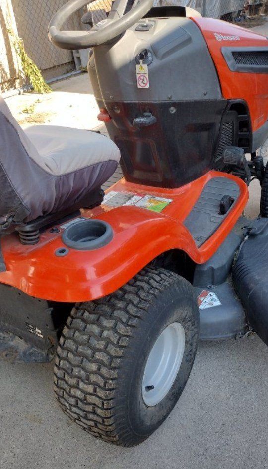 Husqvarna YTH22V46 46-Inch 22 HP V-Twin Hydrostatic Riding Lawn Tractor does not drive.
22 hp engine  
