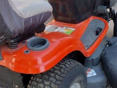 Husqvarna YTH22V46 46-Inch 22 HP V-Twin Hydrostatic Riding Lawn Tractor does not drive.
22 hp engine