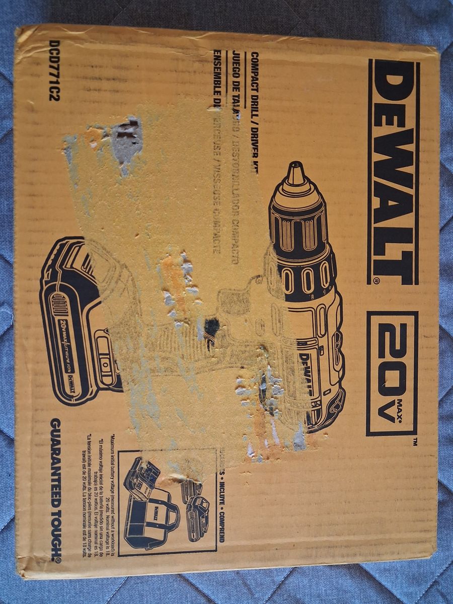 Dewalt 20v brushless compact drill +kit