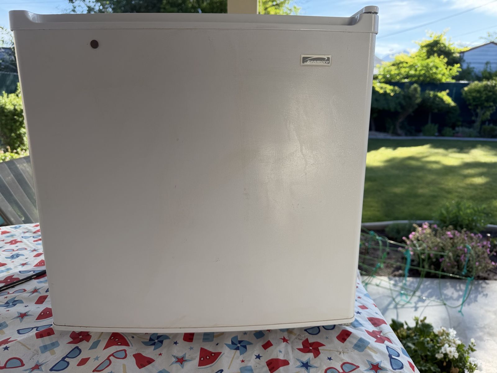 Kenmore Dorm Style Refrigerator/small freeze compartment