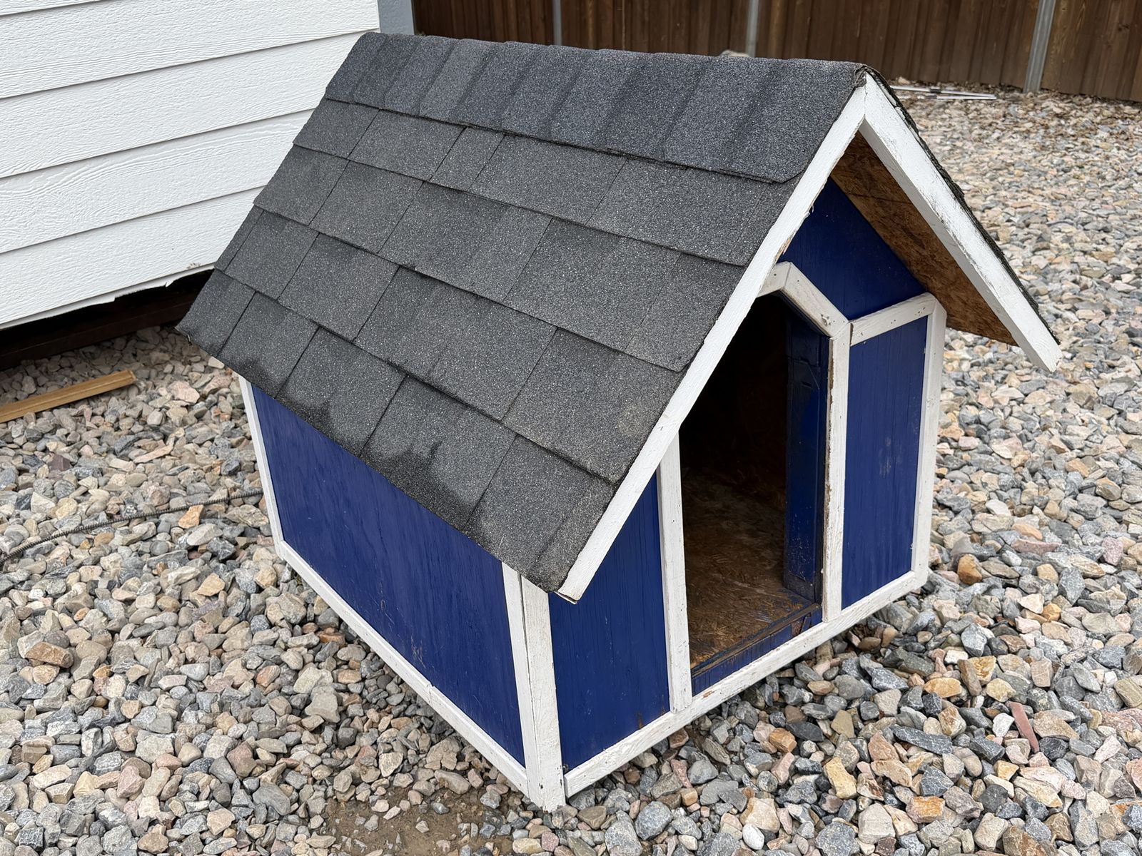 Large heated and insulated doghouse