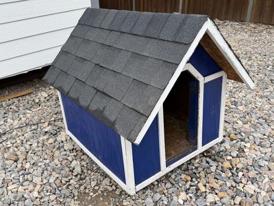 Large heated and insulated doghouse