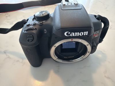 Canon EOS Rebel T6i DSLR Camera Body - Excellent Condition but w/ autofocus problem
