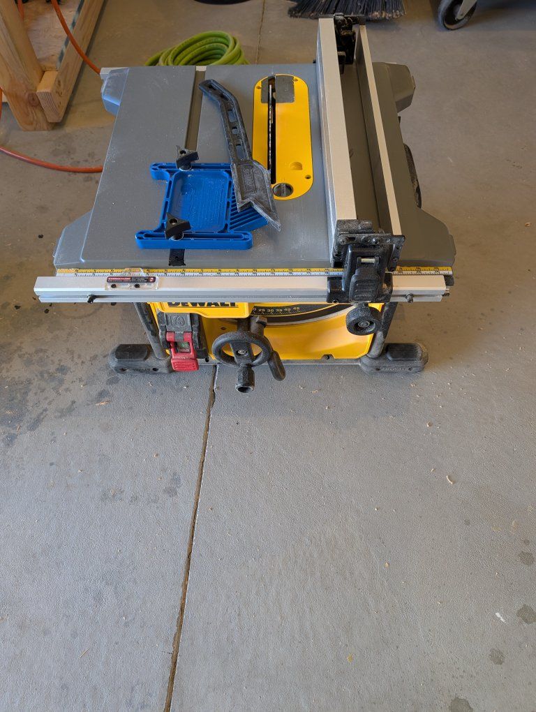 DeWalt 8.25" Table Saw DWE7485