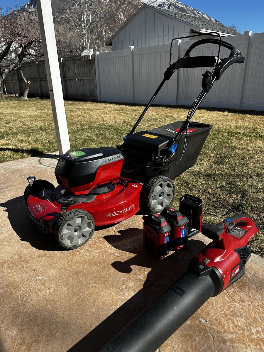 Toro Bundle Like New Mower and Blower