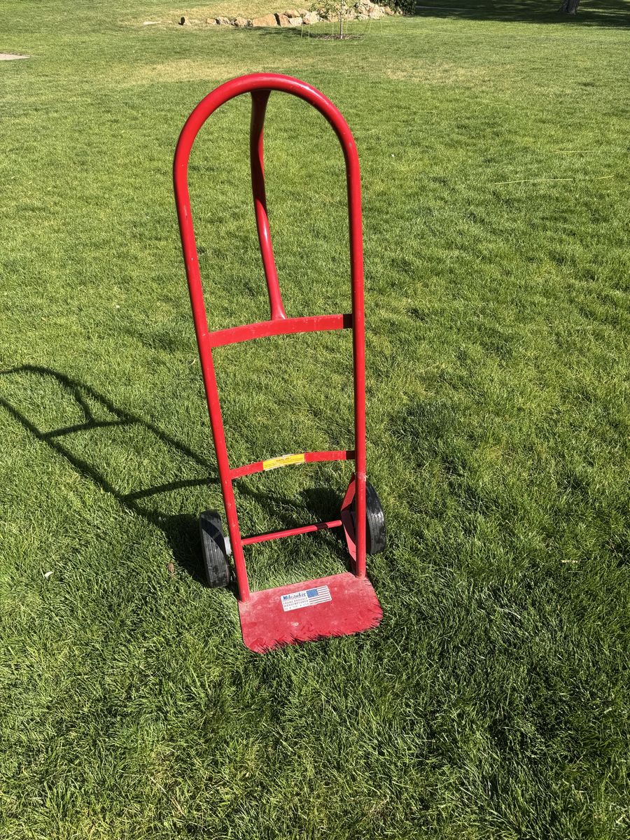 Milwaukee 600 lb. P-Handle Hand Truck Red Dolly