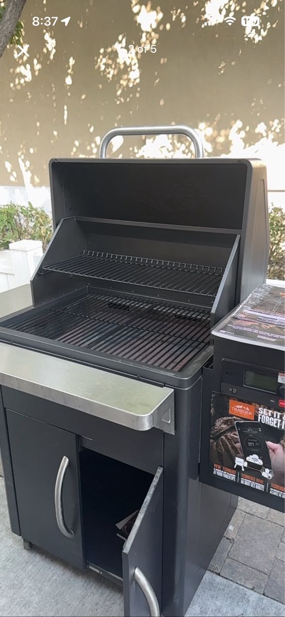 Traeger Silverton 620 Wood Pellet Grill with WiFIRE Technology