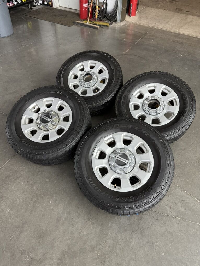 LIKE NEW 2024 Ford F350 OEM 18in Wheels/ 275/70/18
