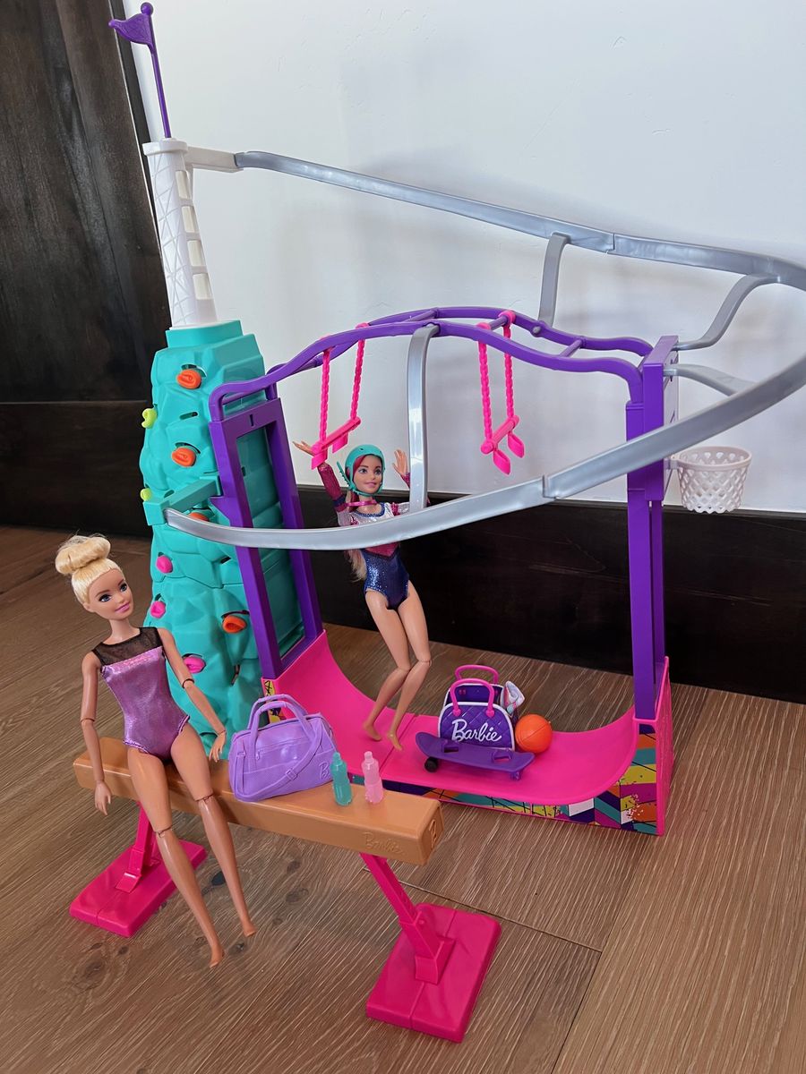 Barbie Sports and Gymnastics Playlet (Dolls included)