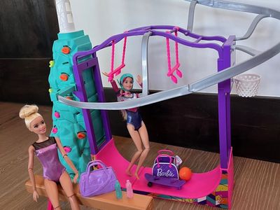 Barbie Sports and Gymnastics Playlet (Dolls included)