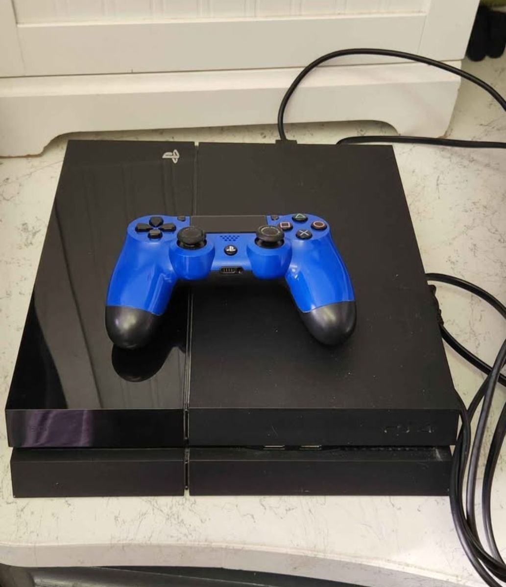 Ps4 Playstation 4 with controller
