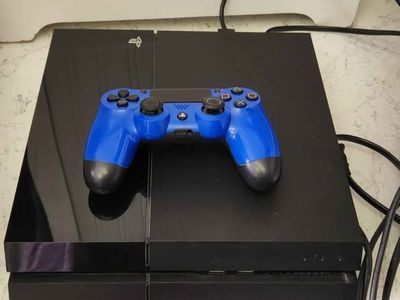Ps4 Playstation 4 with controller