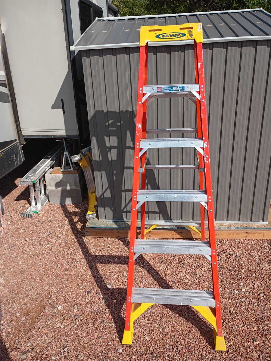 6 foot fiberglass ladder