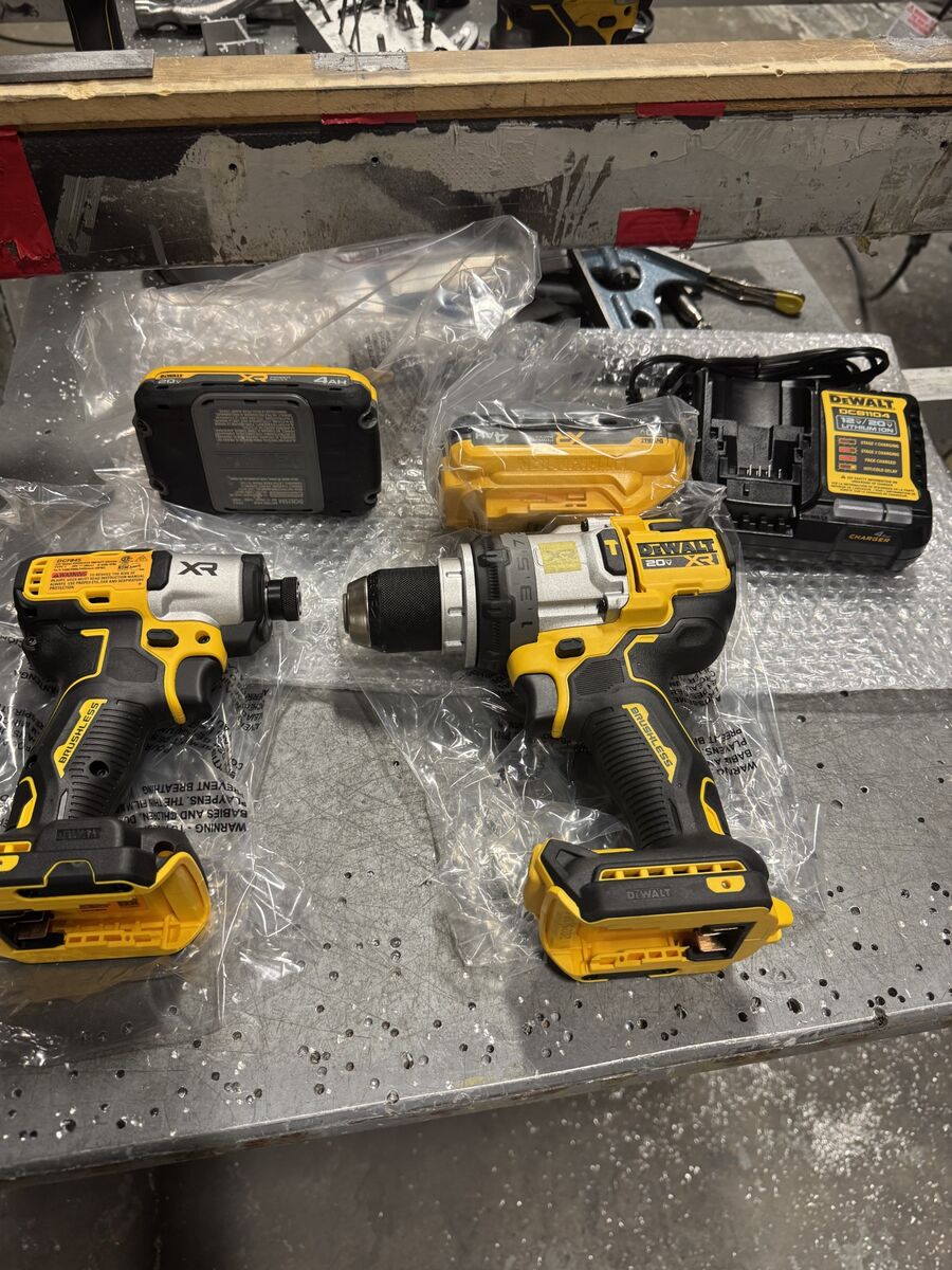 DeWalt® 20V MAX XR 2-Tool Combo Kit, 4Ah XR Powerpack Batteries, Hammer Drill/Impact Driver