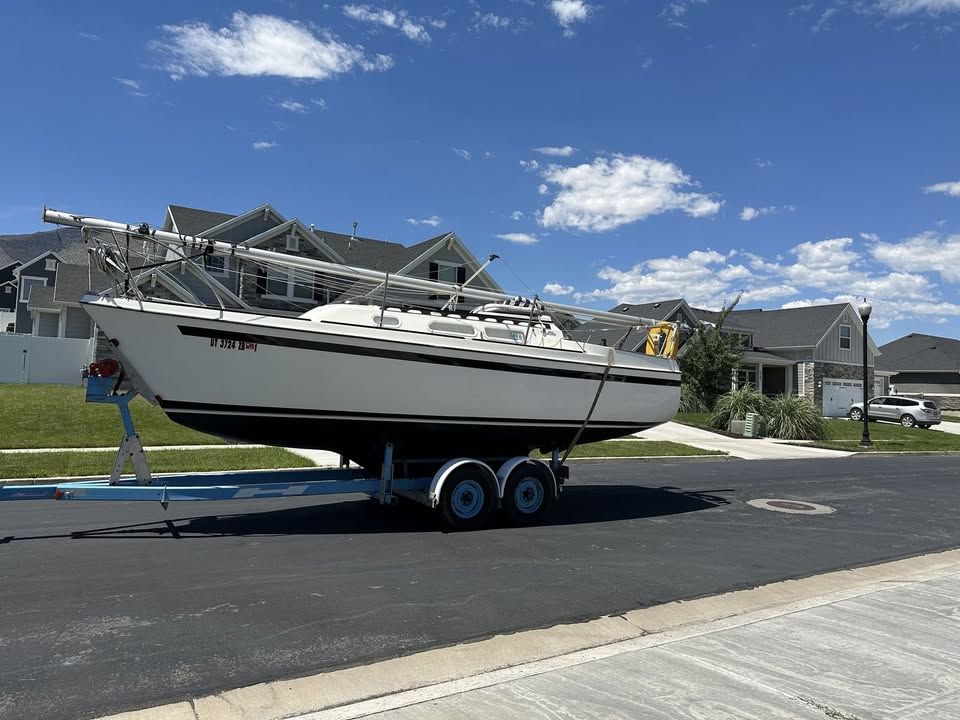 O'Day 25 ft sailboat with centerboard-Ready for the water!!