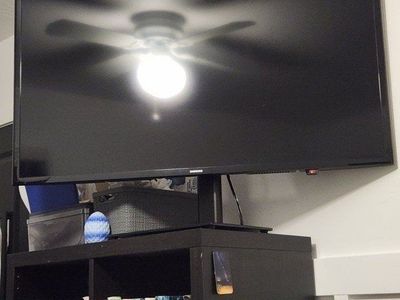 Samsung Flat Screen TV 43"