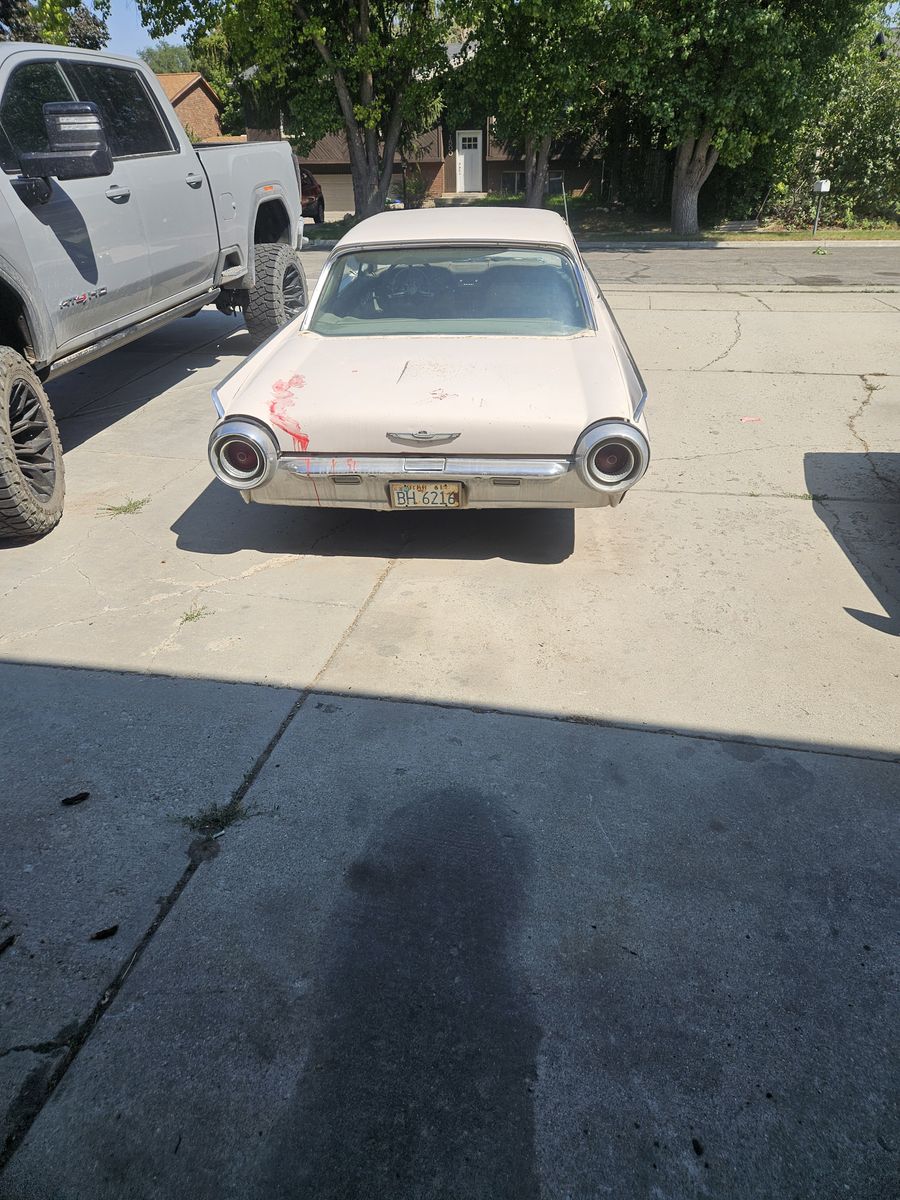 1961 Ford Thunderbird 