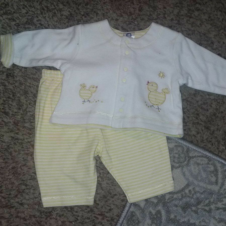 2 YELLOW CHICKS..2 PIECE KNIT OUTFIT..0-3 MOS.