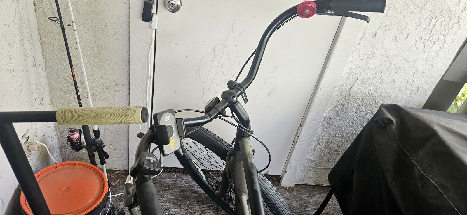 Electra step over e-assisted bike.
