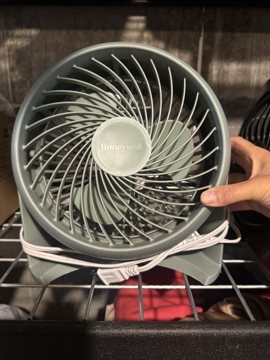 Honeywell 10” air circulating fan