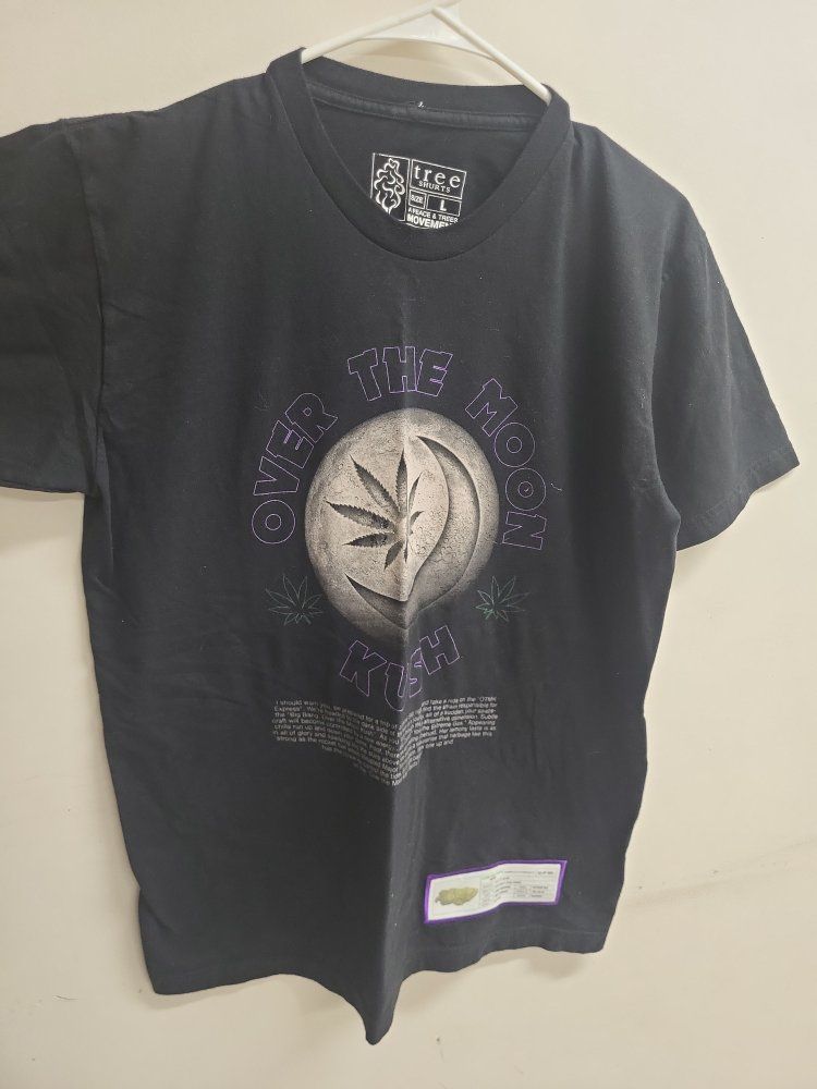 Tree Shirts Men's Over The Moon Kush Graphic T-Shirt Black Size Large Limited Edition 22/420