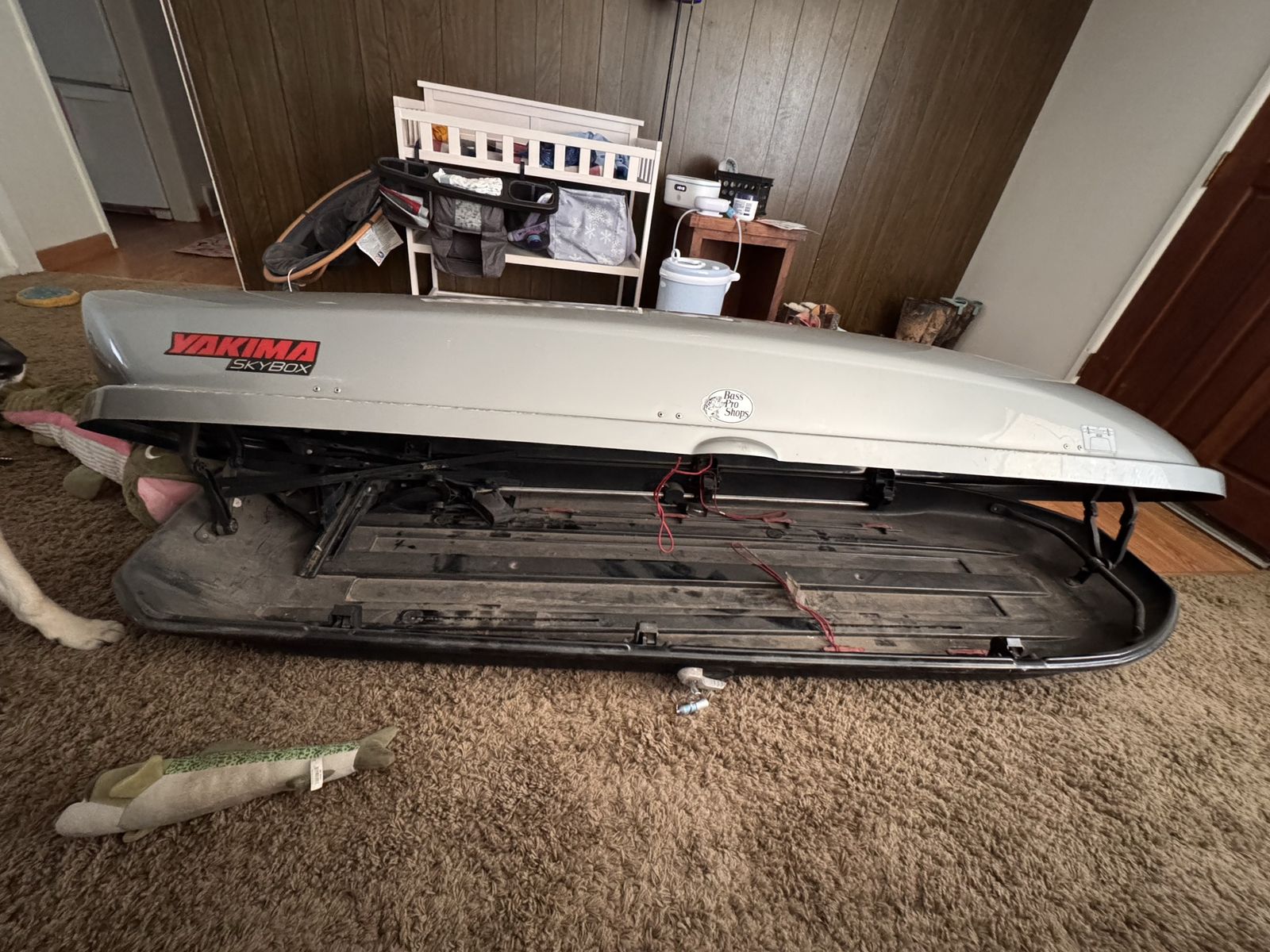 Yakima SkyBox 16 Carbonite Cargo Roof Top Box - Silver, 16 Cubic Feet, Used