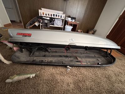 Yakima SkyBox 16 Carbonite Cargo Roof Top Box - Silver, 16 Cubic Feet, Used