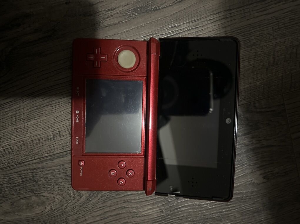 Nintendo 3ds Comes With PokemOn Heart Gold