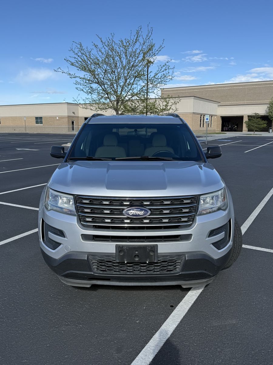 Ford Explorer 4wd 2017null