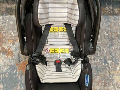 Graco 35 DLX Carseat & Base
