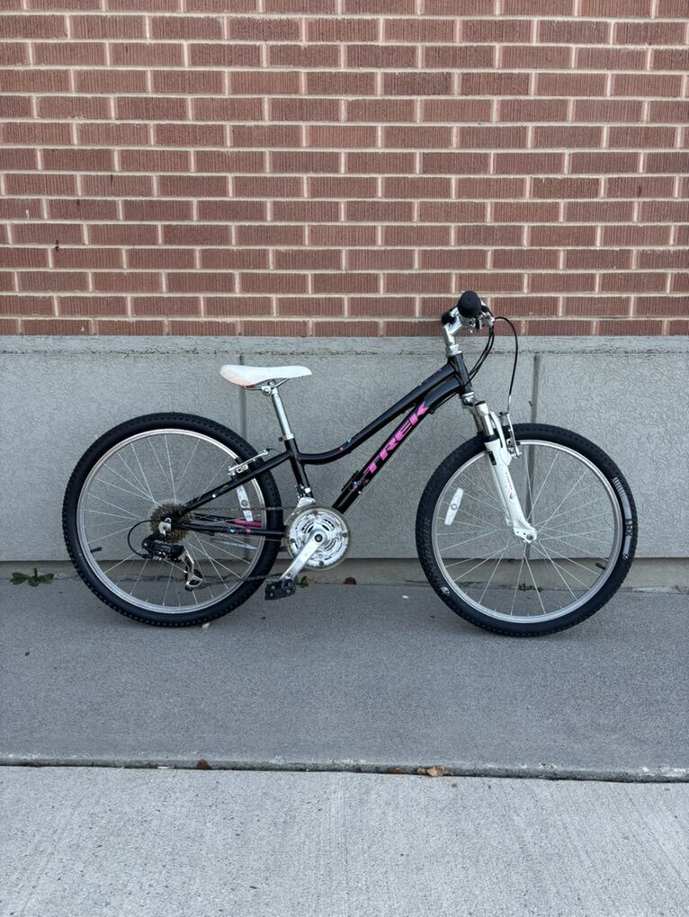 *FRESHLY SERVICED* Trek Kid's Mountain Bike