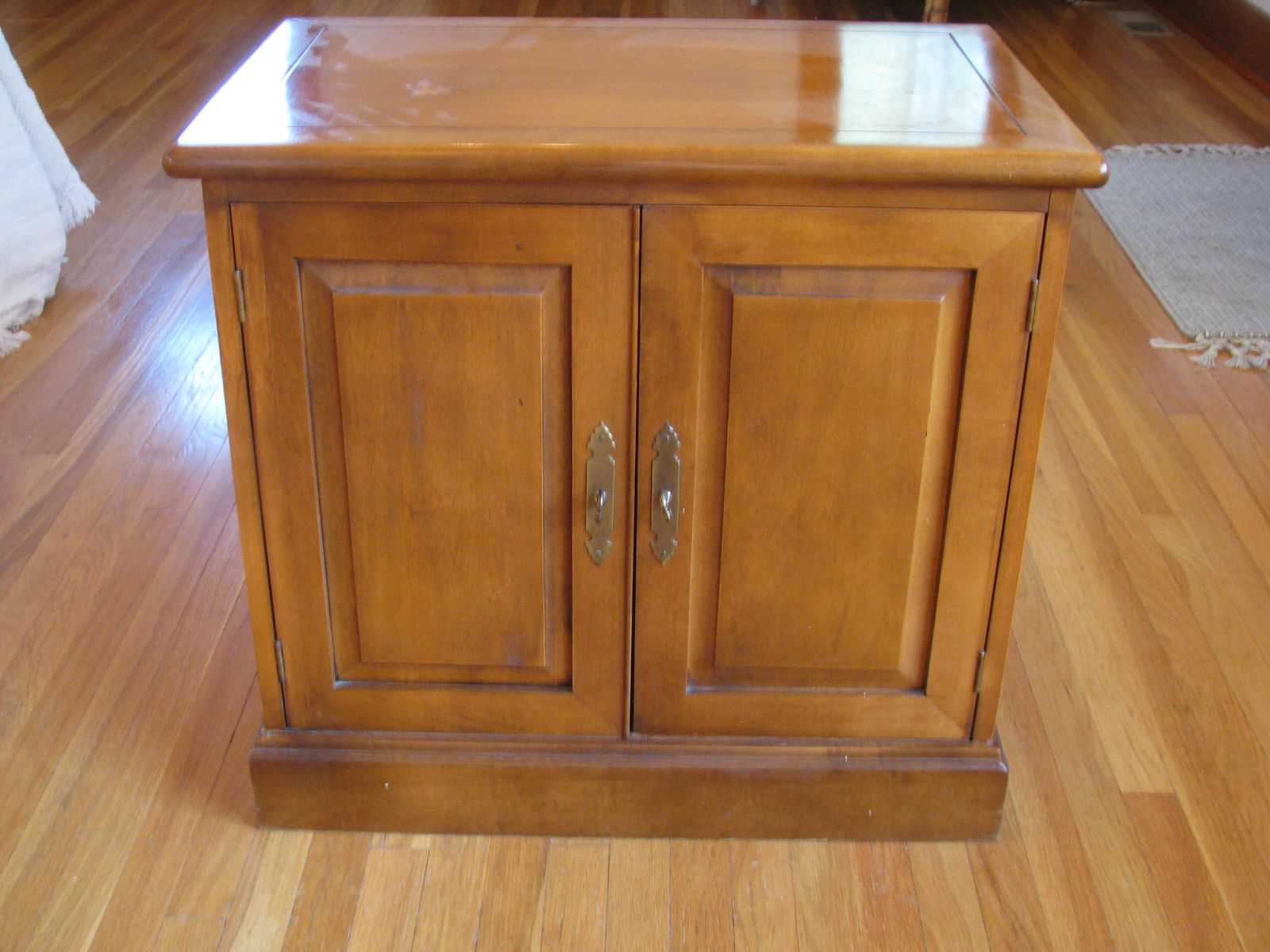 Record cabinet