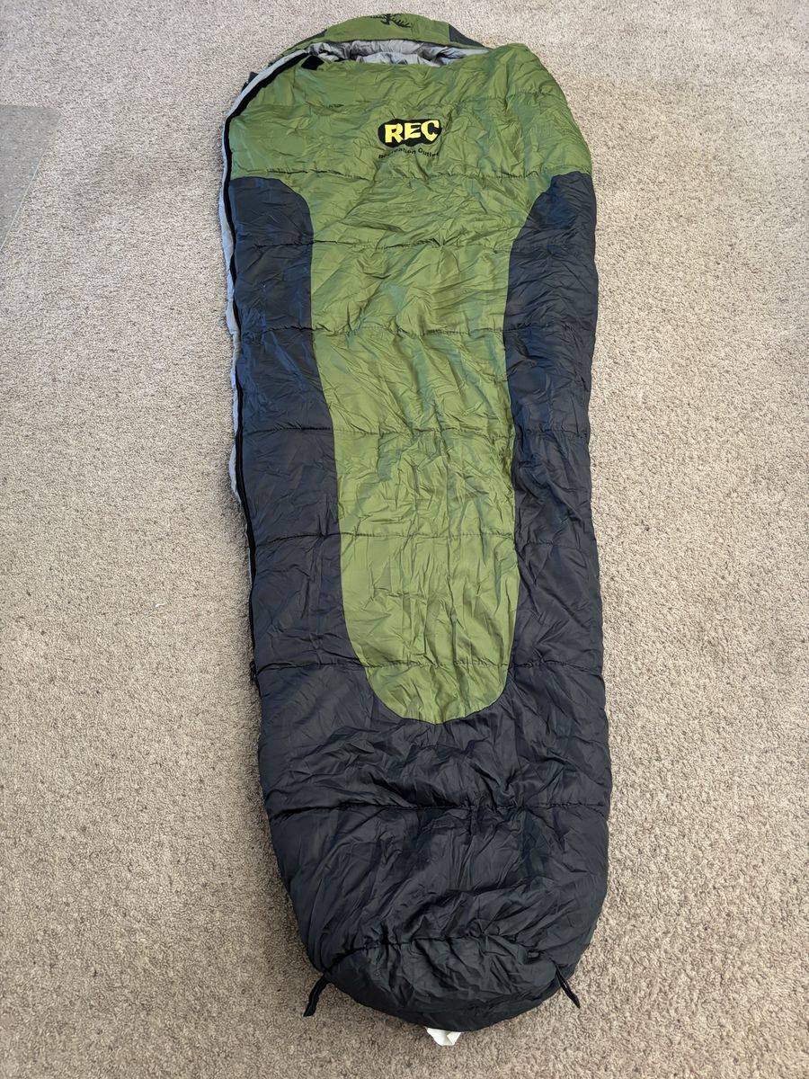 REC by Wenzel Petroglyph 0 Degree F Sleeping Bag, 90"x33.8", Polyester Fiber Insulation