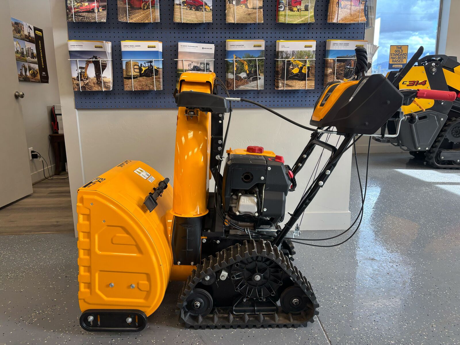 BRAND NEW 2X26 CUB CADET SNOW BLOWER