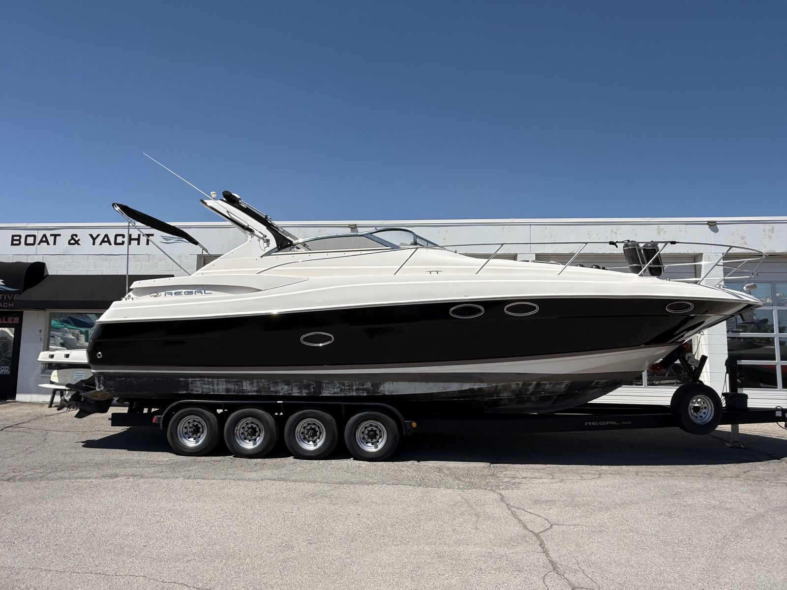 2004 35' Regal Commodore 3560 Yacht