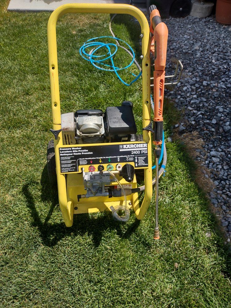 Pressure washer"kacher"  2400 psi Honda motor