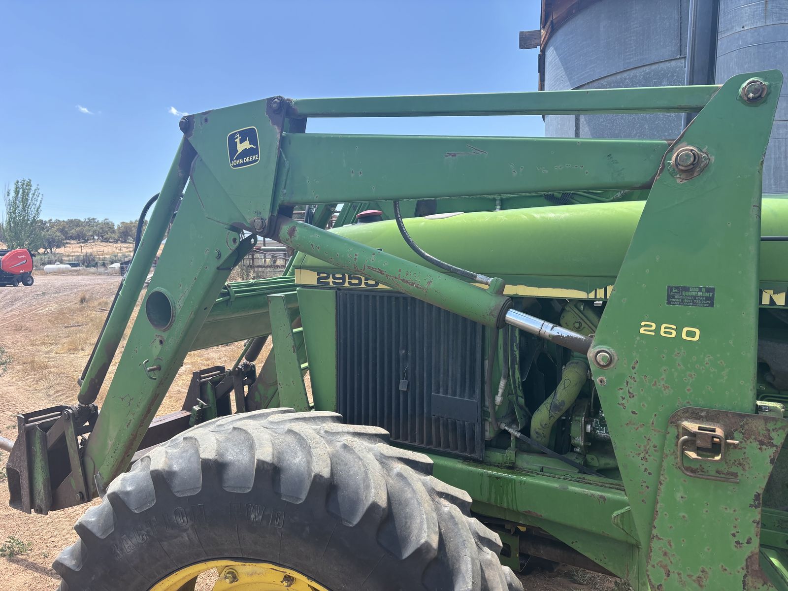 John Deere 260 Loader