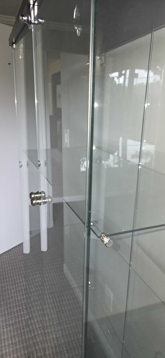 Main image 3
