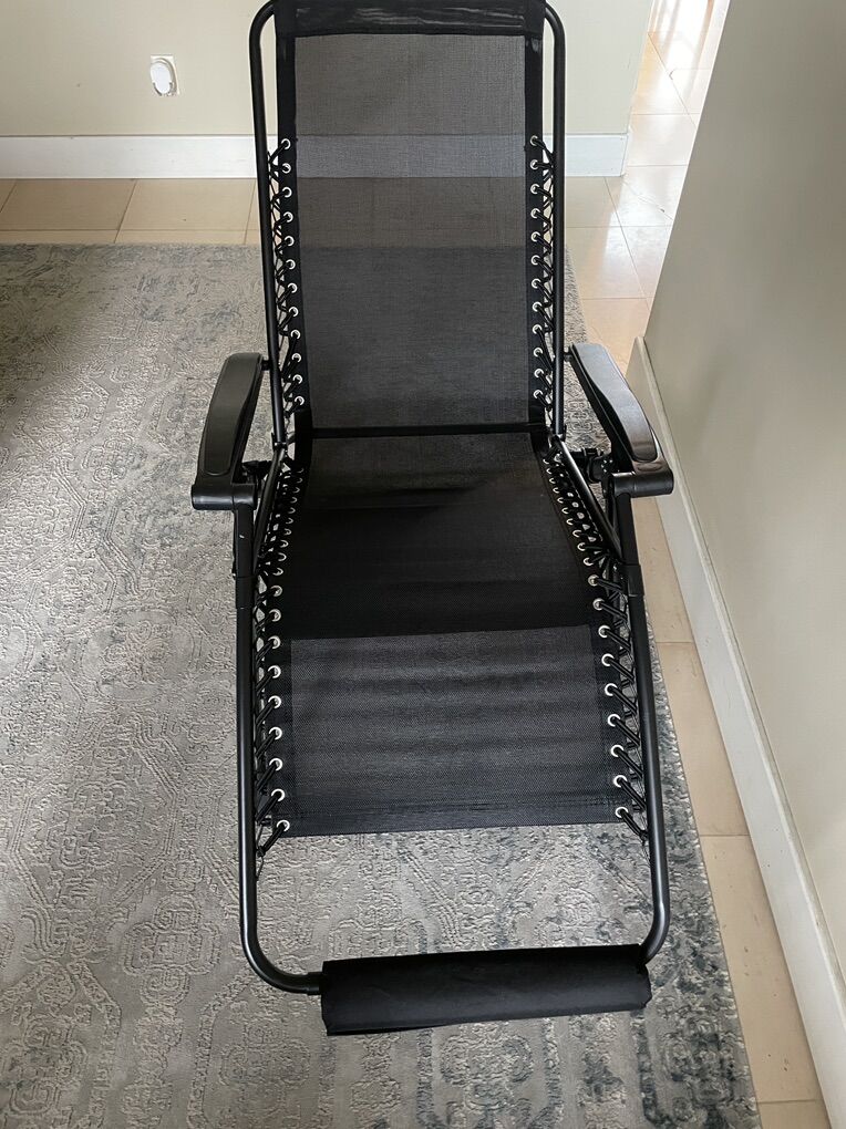 Zero Gravity Lounge Chair