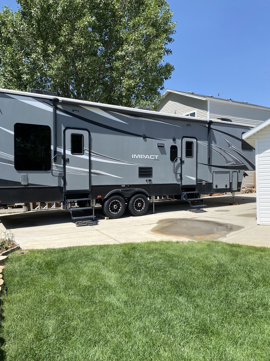 2017 Impact toy hauler