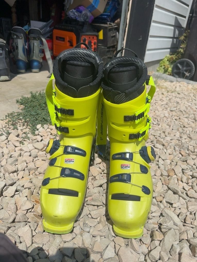 Fischer RC4 130 MV BOA Ski Boots Size 25.5