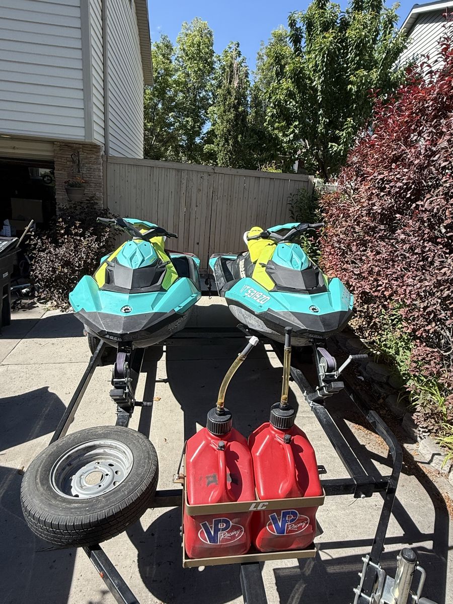 2x 2022 seadoo spark 3 person machines