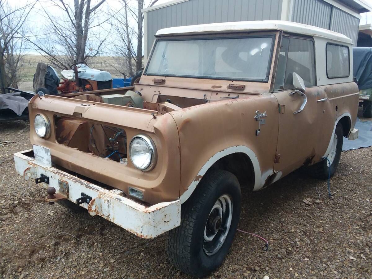 International Scout 800