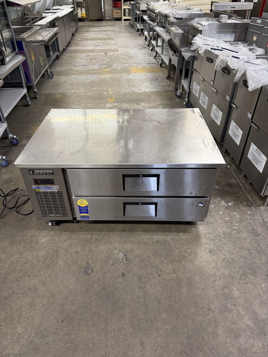 Used Everest 48” refrigerator chef base in excellent condition 115 volts with wheels