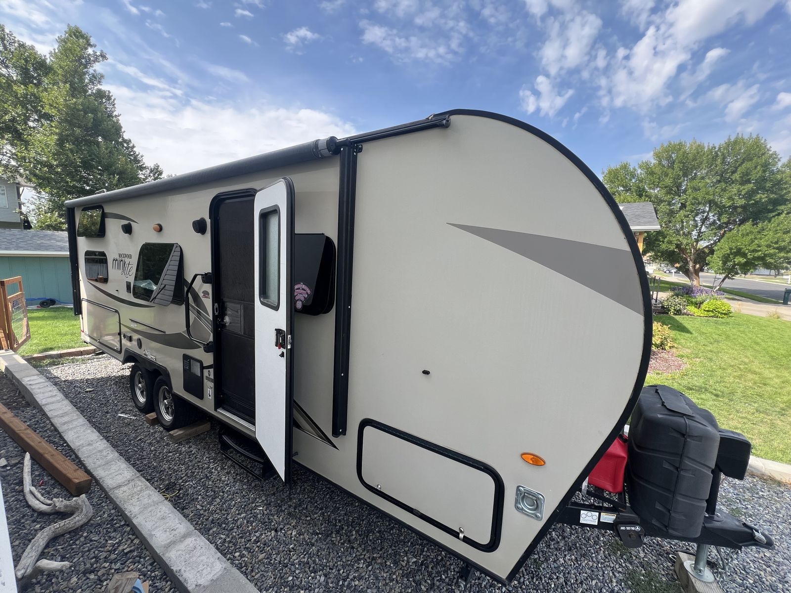 Upgraded 2018 Rockwood Minilite 2508 Bunk House
