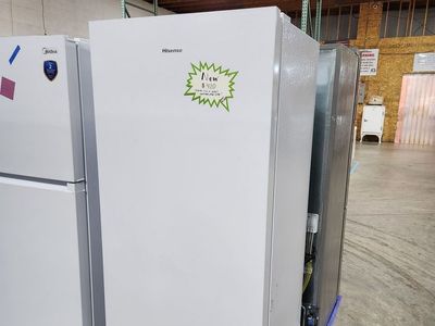 BRAND NEW! HISENSE 13.6 CF UPRIGHT CONVERTABLE FREEZER/FRIDGE