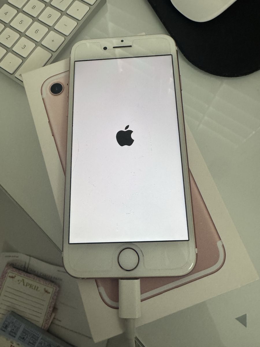 Apple iPhone 7 Rose Gold (Unlocked) - Great Condition Smartphone