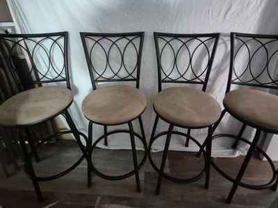Set of 4 - Metal Bar Stools
