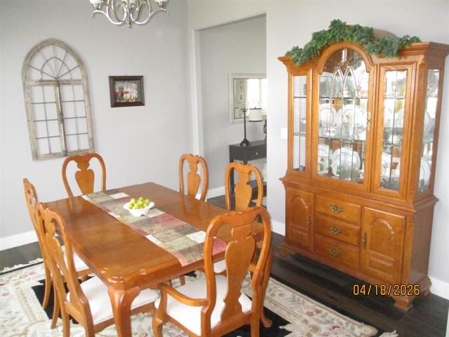 Traditional Wooden Dining Room Table Set with 6 Chairs