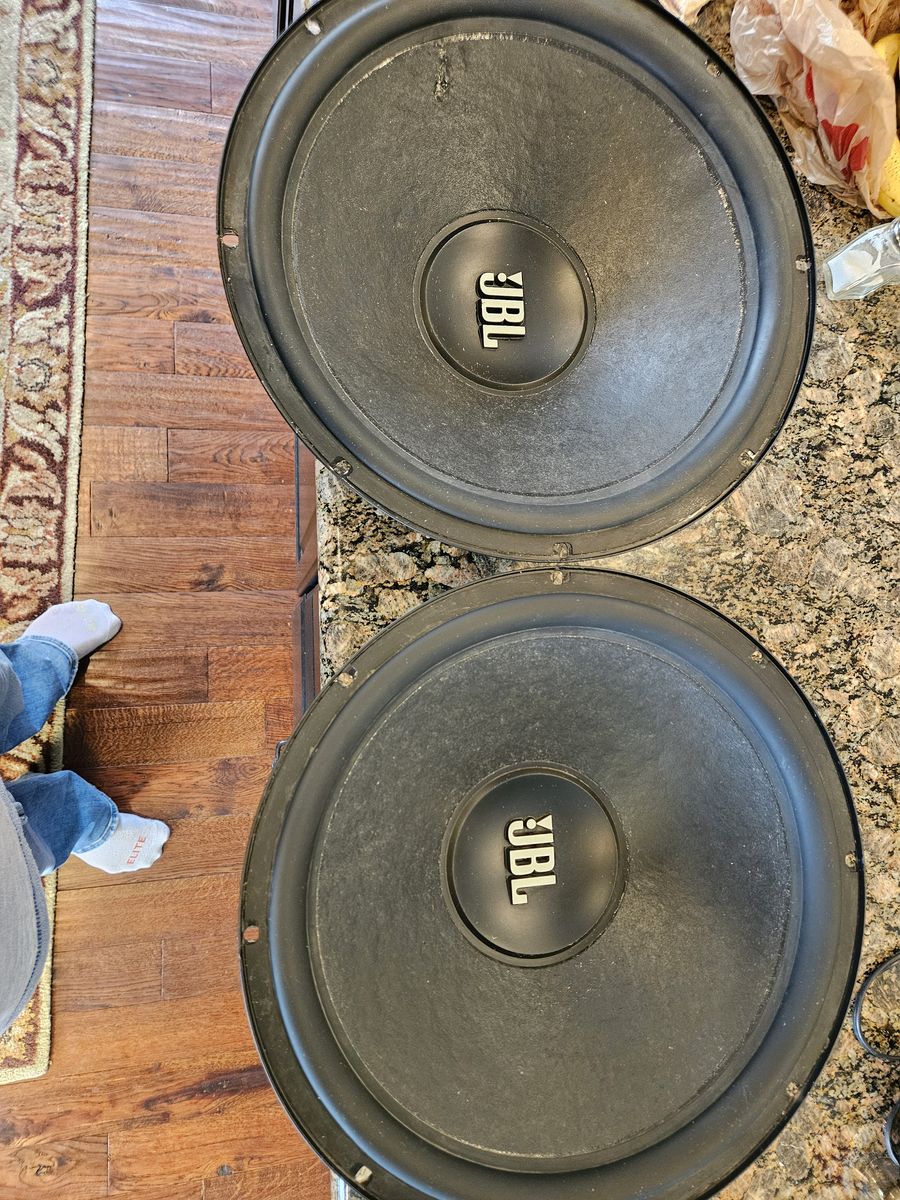 2 JBL GT1500d 15" speakers